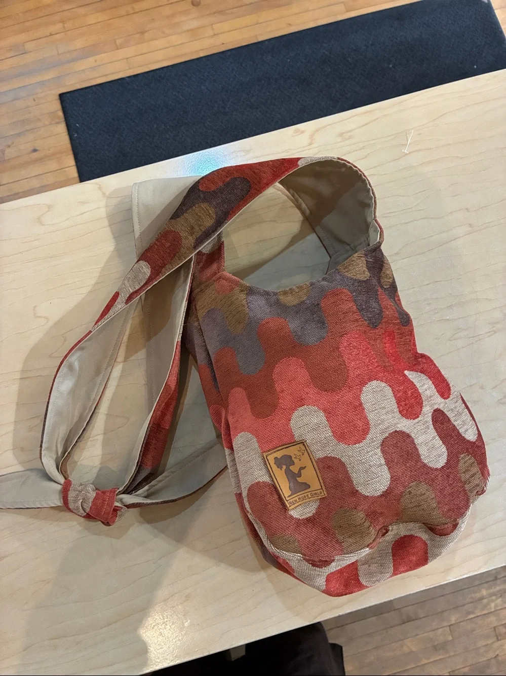 New Hope Girls Wavy Tapestry Orange & Tan Crossbody Shoulder Bag - Picture 9 of 9